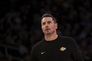 聊天机器人Grok喊话雷迪克：八村与老詹有默契应首发 斯玛特替补