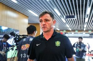 国安代理主帅：半场换三人不是球员有问题，而是想换人改变局面