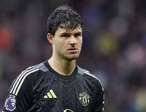 队报：拉门斯左右脚都有不错传球能力，曼联通过长传打法更直接